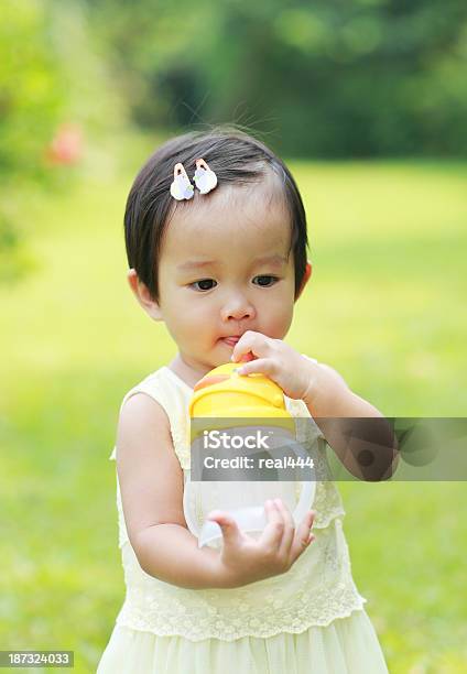 Cute Pequena Criança - Fotografias de stock e mais imagens de 12-15 Meses - 12-15 Meses, 2-5 Meses, 6-11 meses