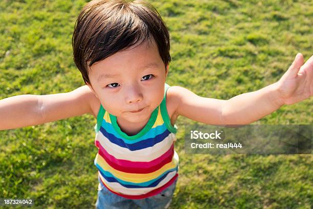 Photo libre de droit de Adorables Enfants Jouant Dans Le Parc banque d'images et plus d'images libres de droit de 2-3 ans - 2-3 ans, Asiatique de l'Est et du Sud-Est, Asie