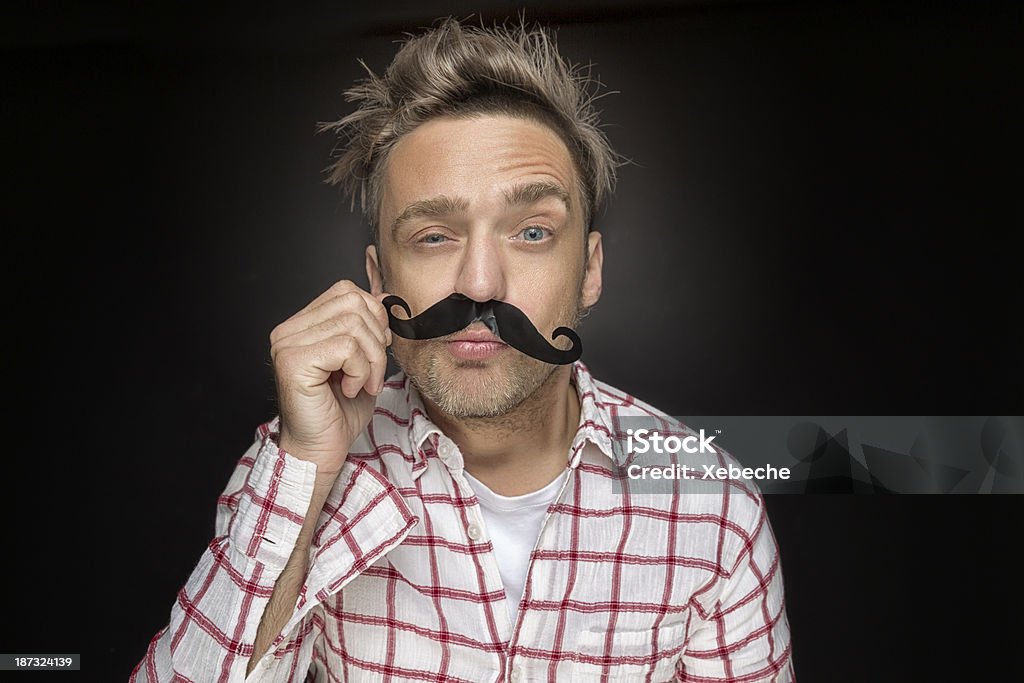 Человек с поддельные усы - Стоковые фото Movember роялти-фри