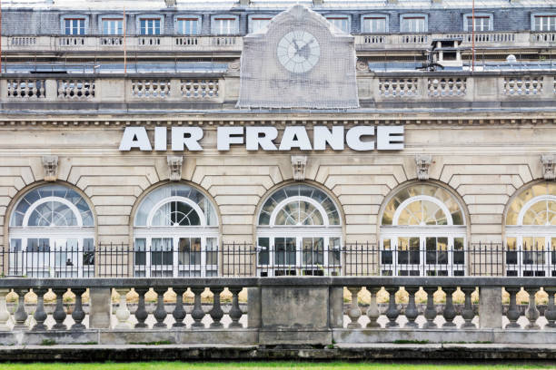 フランス・パリのエールフランス本社、 - air transport building ストックフォトと画像