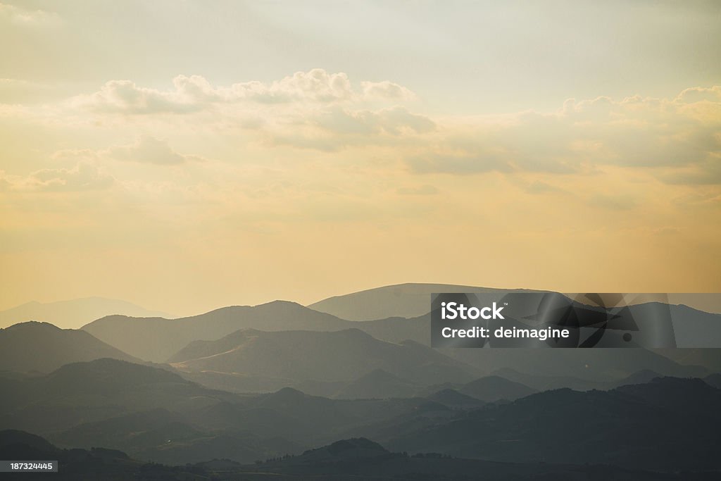 Tramonto sulle colline toscane - Foto stock royalty-free di Alba - Crepuscolo