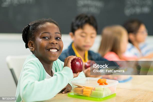 Foto de Hora Do Almoço e mais fotos de stock de Almoço - Almoço, Meninos, Escola fundamental - Educação