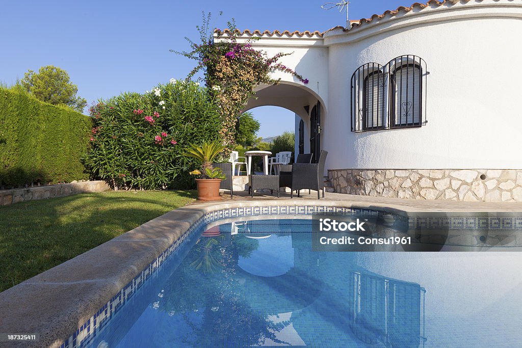 Villa de verano - Foto de stock de Chalet libre de derechos