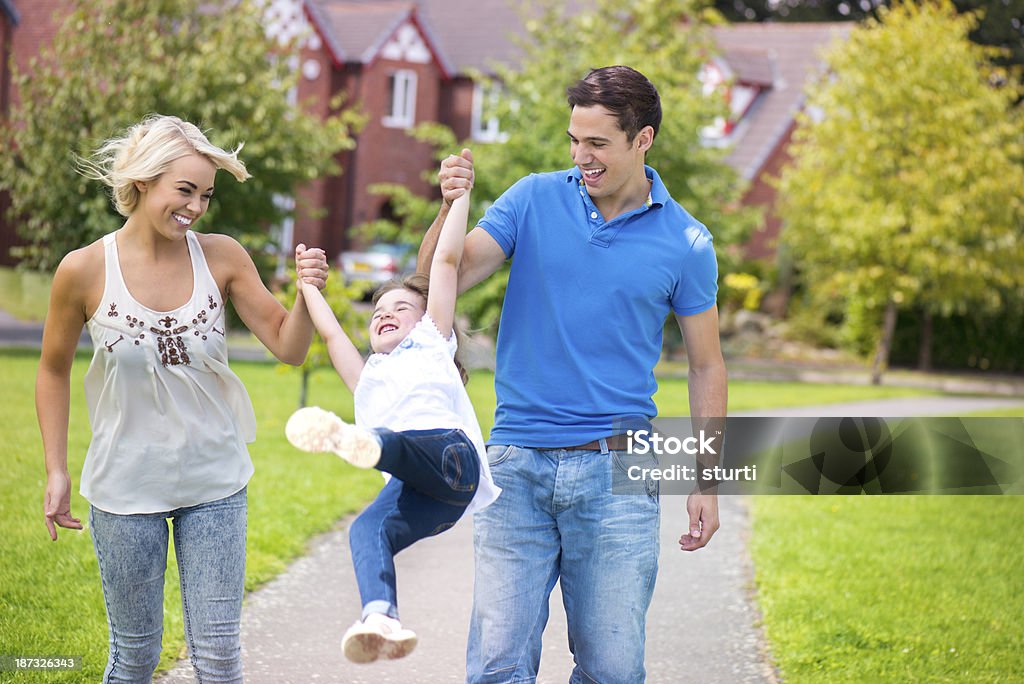 Junge Familie in der Freizeit - Lizenzfrei Das Leben zu Hause Stock-Foto