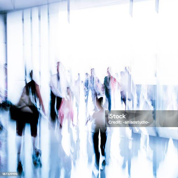 Negócios Passageiros Turva - Fotografias de stock e mais imagens de Adulto - Adulto, Aeroporto, Andar