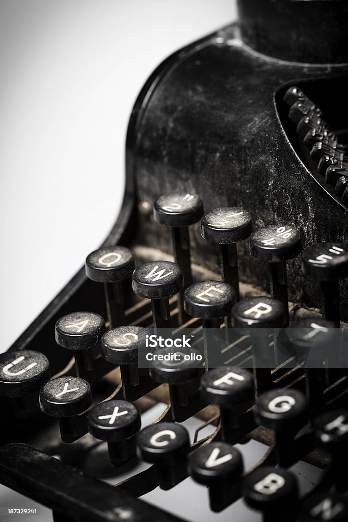 Plano aproximado de um vintage de máquina de escrever manual, suja e enferrujado - Royalty-free Acabado Foto de stock
