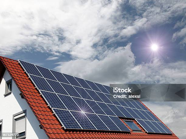 Solarkollektoren Stockfoto und mehr Bilder von Dach - Dach, Effektivität, Elektrizität