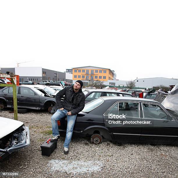 Foto de Carro De Reciclagem e mais fotos de stock de Abandonado - Abandonado, Acidente de Carro, Amontoamento