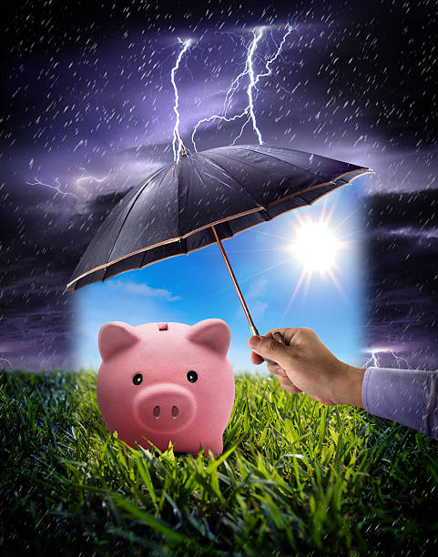 concepto para garantizar un ahorro de - protection insurance dark rain fotografías e imágenes de stock