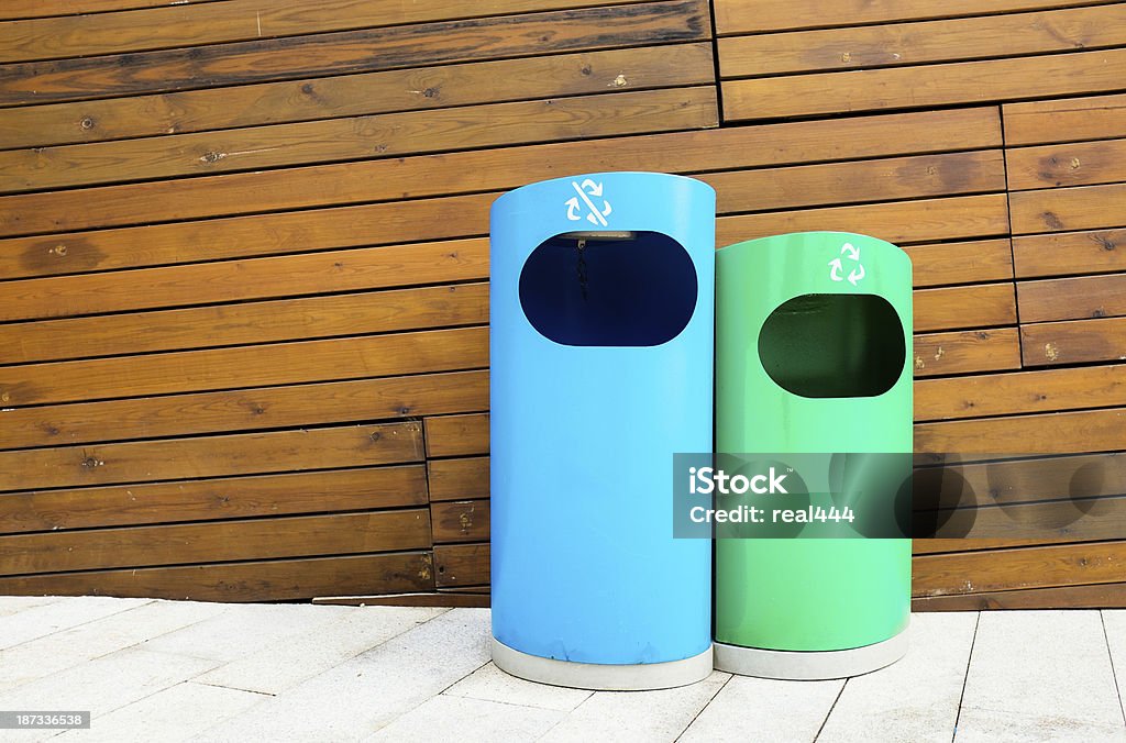 Azul e verde de lixo - Royalty-free Ao Ar Livre Foto de stock