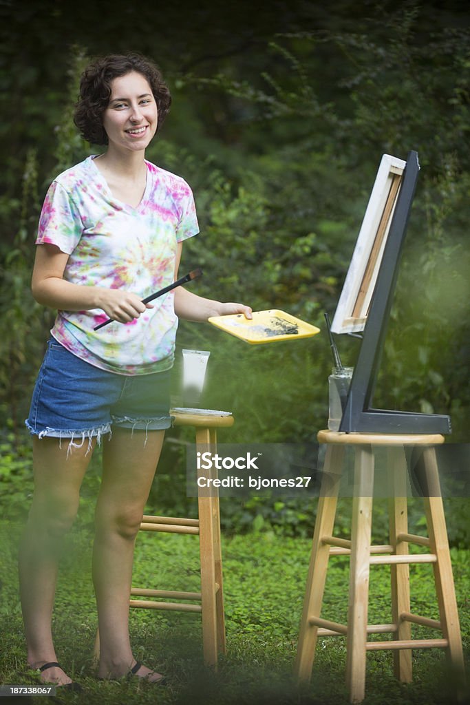 Joven mujer pintura - Foto de stock de 20 a 29 años libre de derechos