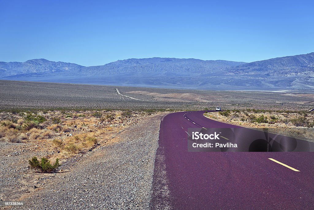 Trona Wildrose Road w Panamint Valley, Kalifornia, USA - Zbiór zdjęć royalty-free (Asfalt)