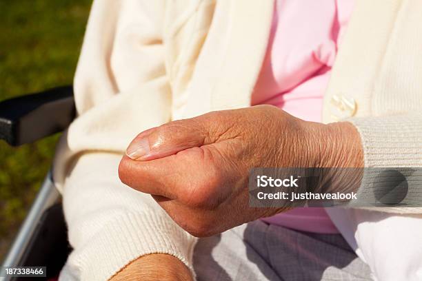 ストロークの手 - シニア世代のストックフォトや画像を多数ご用意 - シニア世代, 人の年齢, 人の指