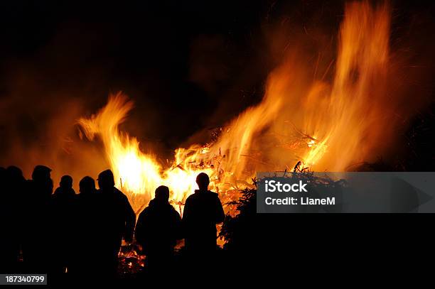 Walpurgis Nocy Ognisko - zdjęcia stockowe i więcej obrazów Walpurgis - Walpurgis, Czarny kolor, Czerwony