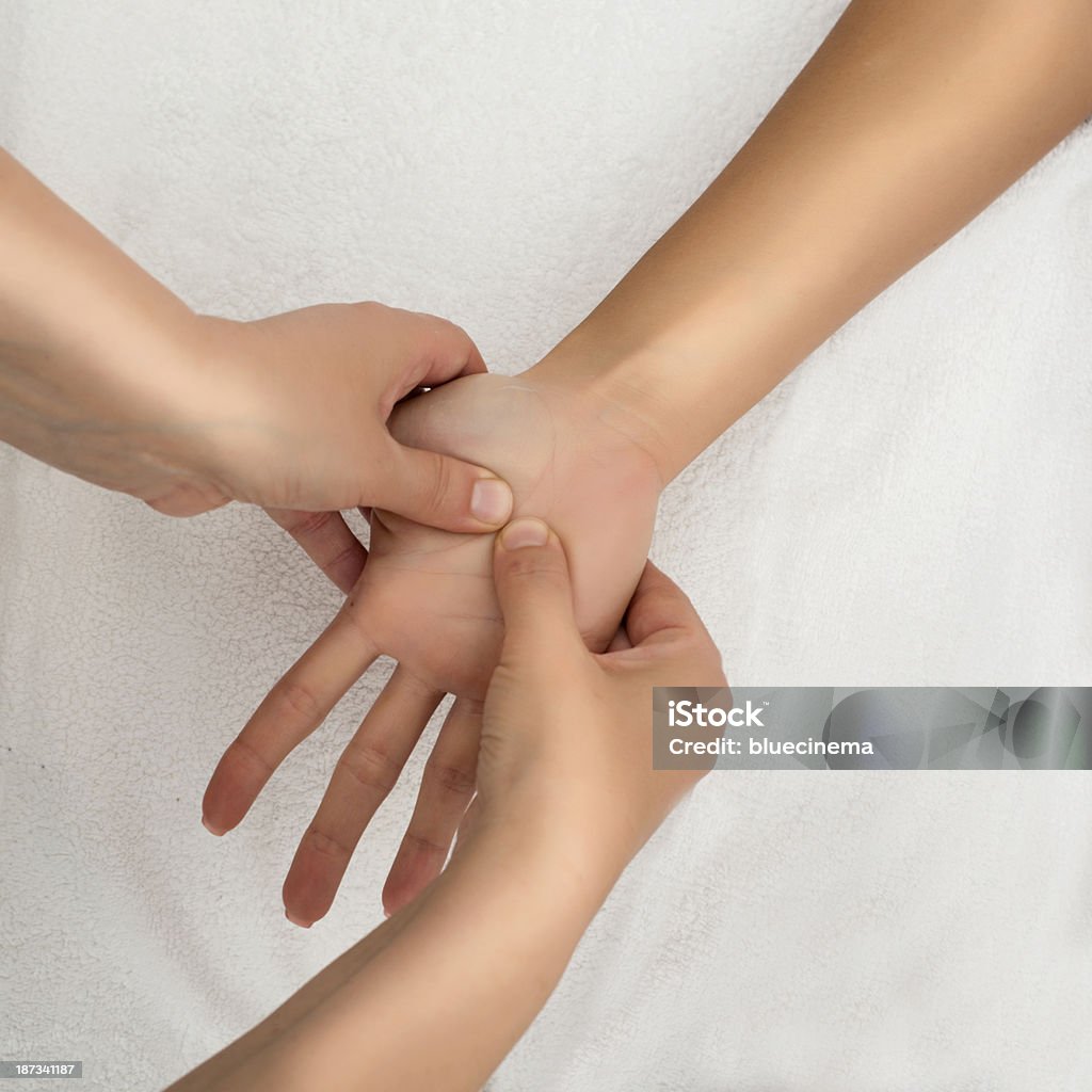 Masaż ręki - Zbiór zdjęć royalty-free (Fizjoterapia)