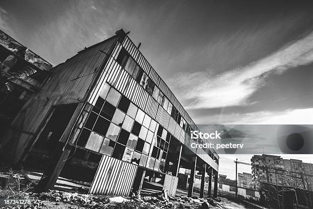 Industrial Abandonado - Fotografias de stock e mais imagens de Bucareste - Bucareste, Fábrica, Preto e Branco