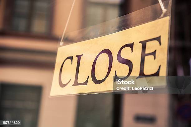 Foto de Placa Closed Em Tallin Estônia e mais fotos de stock de Conceito - Conceito, Conceitos e temas, Corrente