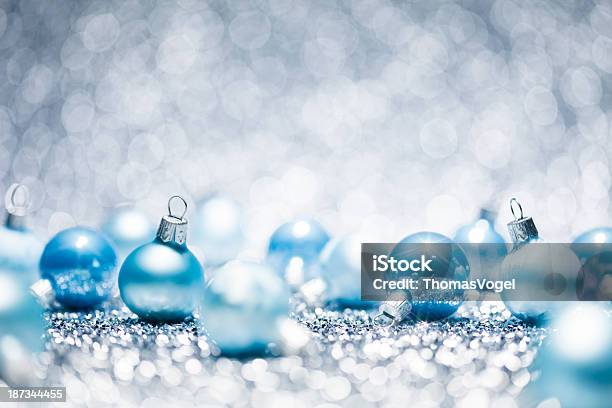 Blaue Weihnachtenkugeln Dekoration Glitter Bokeh Winter Gold Stockfoto und mehr Bilder von Bildschärfe