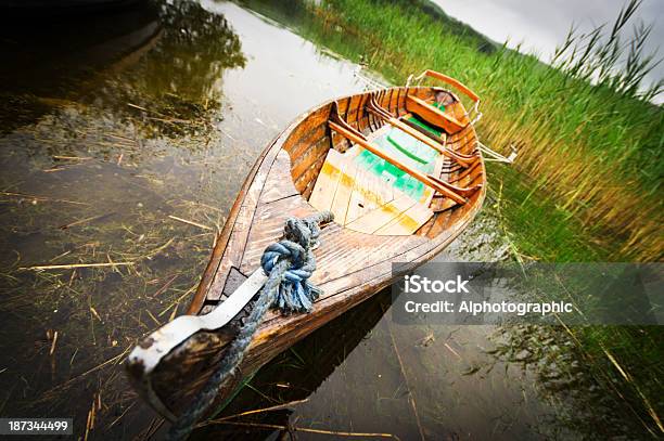 Foto de Coniston Água e mais fotos de stock de Atividade Recreativa - Atividade Recreativa, Barco a remo, Beleza natural - Natureza