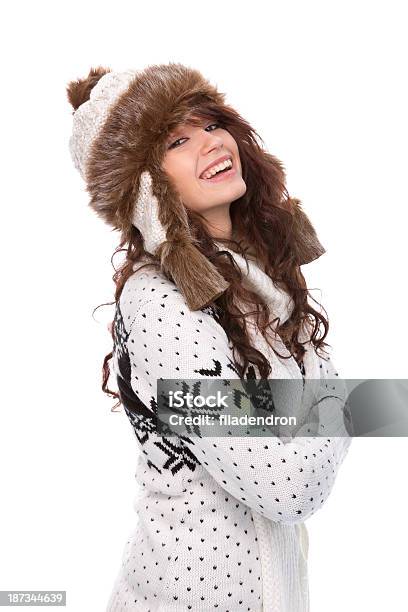 Bellissimo Ritratto Di Inverno Di Donna - Fotografie stock e altre immagini di Abbigliamento - Abbigliamento, Abbigliamento casual, Abiti pesanti