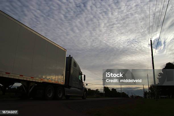 Verkehr Auf Einer Autobahn Kanada Stockfoto und mehr Bilder von Auto - Auto, Cornwall - Ontario, Cumulus