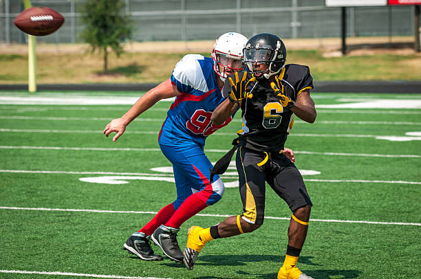 Football play in progress - VII Football players on the field playing the game. Scrimmage line. wide receiver athlete stock pictures, royalty-free photos & images