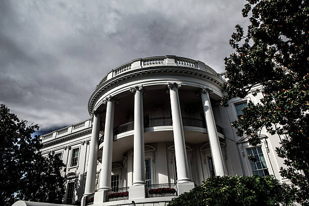 istock Storm over the White House 187347644