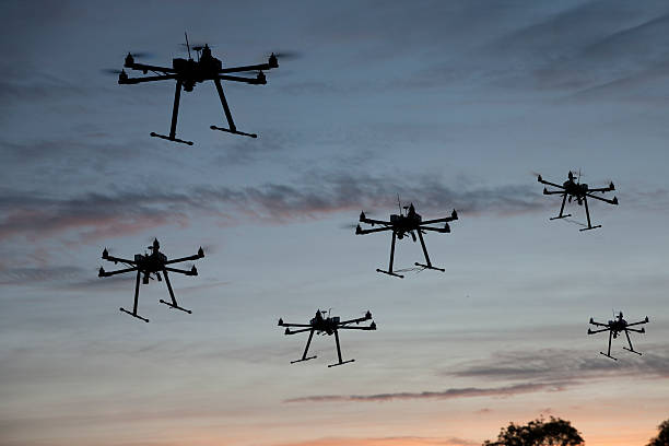 hexacopter drones voando - drone subindo - fotografias e filmes do acervo