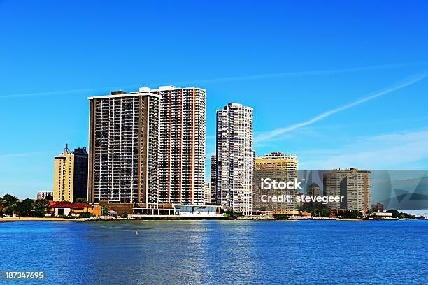 Apartamento Con Vista Al Lago Michigan En Los Edificios De Chicago Foto de stock y más banco de imágenes de Chicago - Illinois