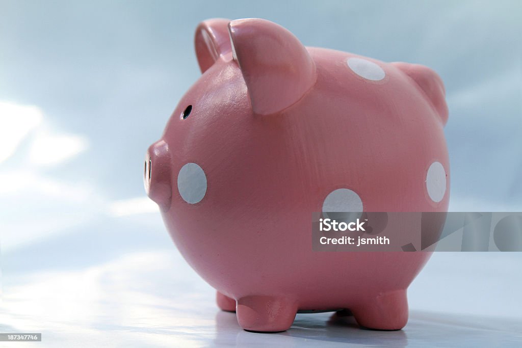 De porquinho rosa perfil contra o céu - Foto de stock de 25 centavos de dólar royalty-free