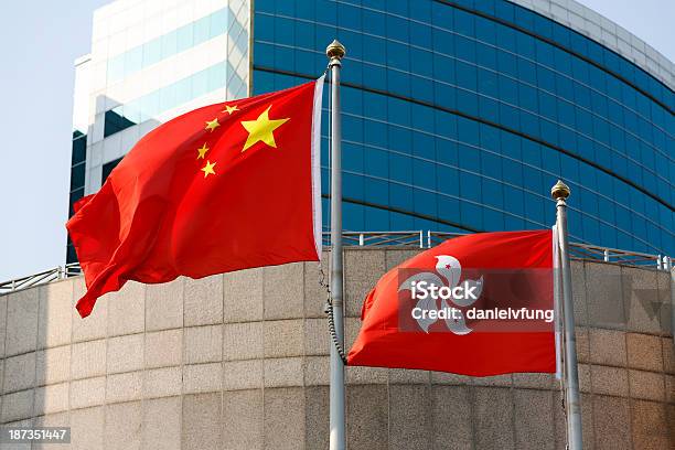 Bandera De Hong Kong China Foto de stock y más banco de imágenes de Aire libre - Aire libre, Amarillo - Color, Arquitectura exterior