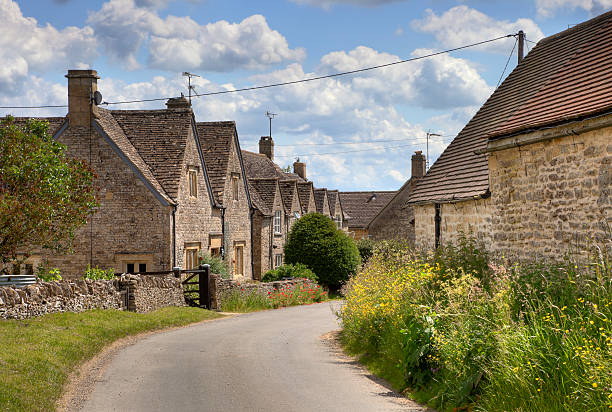 istock Cotswold village of Hazelton 187351875