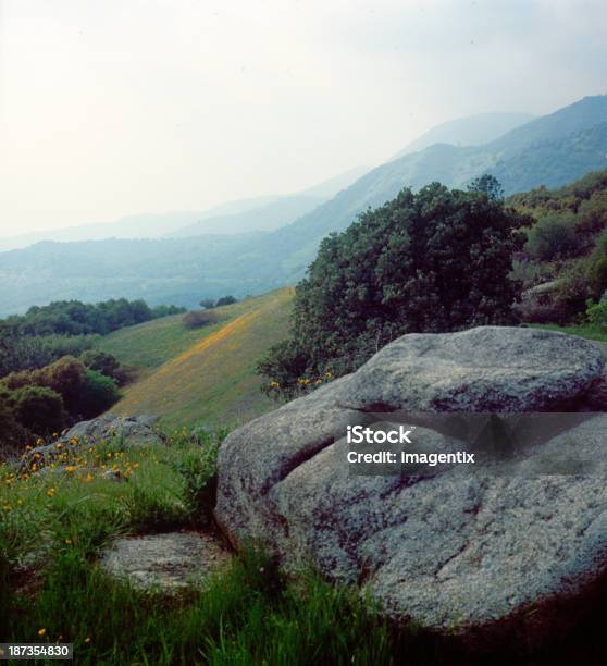 Il Masso E Colline - Fotografie stock e altre immagini di Ambientazione esterna - Ambientazione esterna, Blu, California