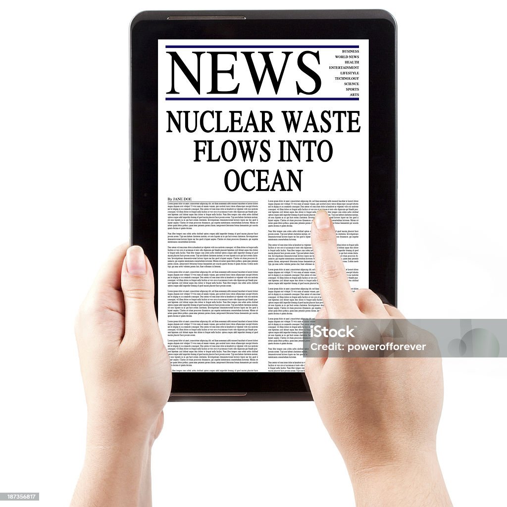 Notícias em um Tablet-resíduos nucleares de contaminação - Foto de stock de Acidentes e desastres royalty-free