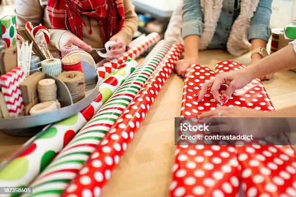 Foto de Decorações De Natal e mais fotos de stock de Papel De Embrulho - Material - Papel De Embrulho - Material, Natal, Rolo