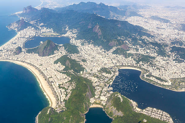 veduta aerea di rio de janeiro - urca rio de janeiro rainforest brazil foto e immagini stock