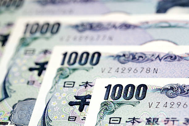 Angle view of a row of 1000 yen notes