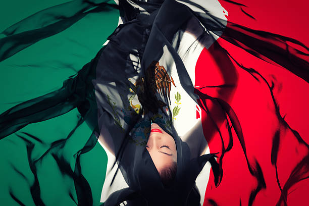 istock Young girl with Mexican Flag 187359193