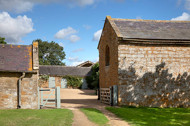 cotswolds della fattoria - barn conversion foto e immagini stock