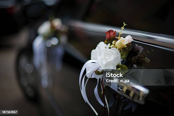 Декорированный Свадебный Автомобиль — стоковые фотографии и другие картинки Свадьба - Свадьба, Лимузин, Автомобиль