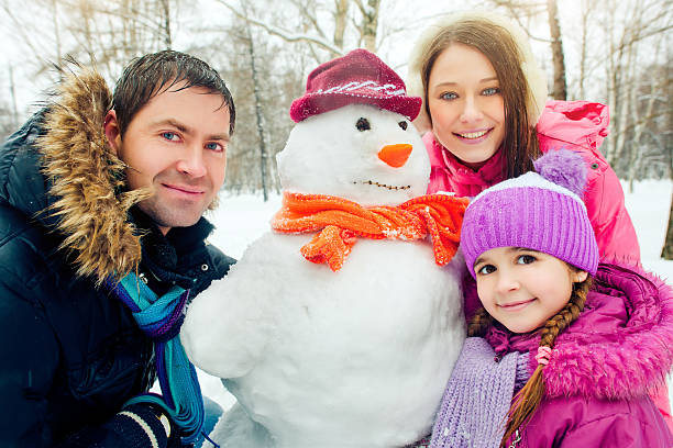 istock Family in a winter park 187362158
