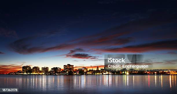 キングスタウンウォーターフロントの夜景 - オンタリオ州キングストンのストックフォトや画像を多数ご用意 - オンタリオ州キングストン, カナダ オンタリオ州, 湖