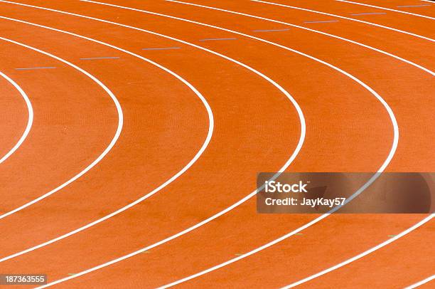 Pista De Atletismo Foto de stock y más banco de imágenes de Atletismo - Atletismo, Competición, Curva - Forma