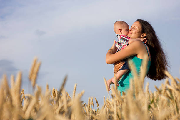 istock Motherhood maternity in wheat 187365885