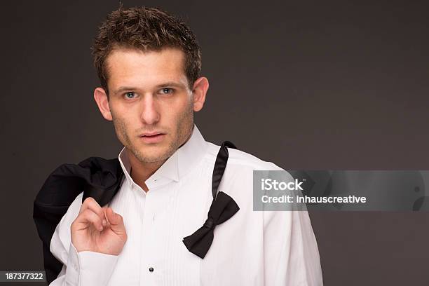 Uomo Ben Vestito - Fotografie stock e altre immagini di Adulto - Adulto, Adulto di mezza età, Capelli castani