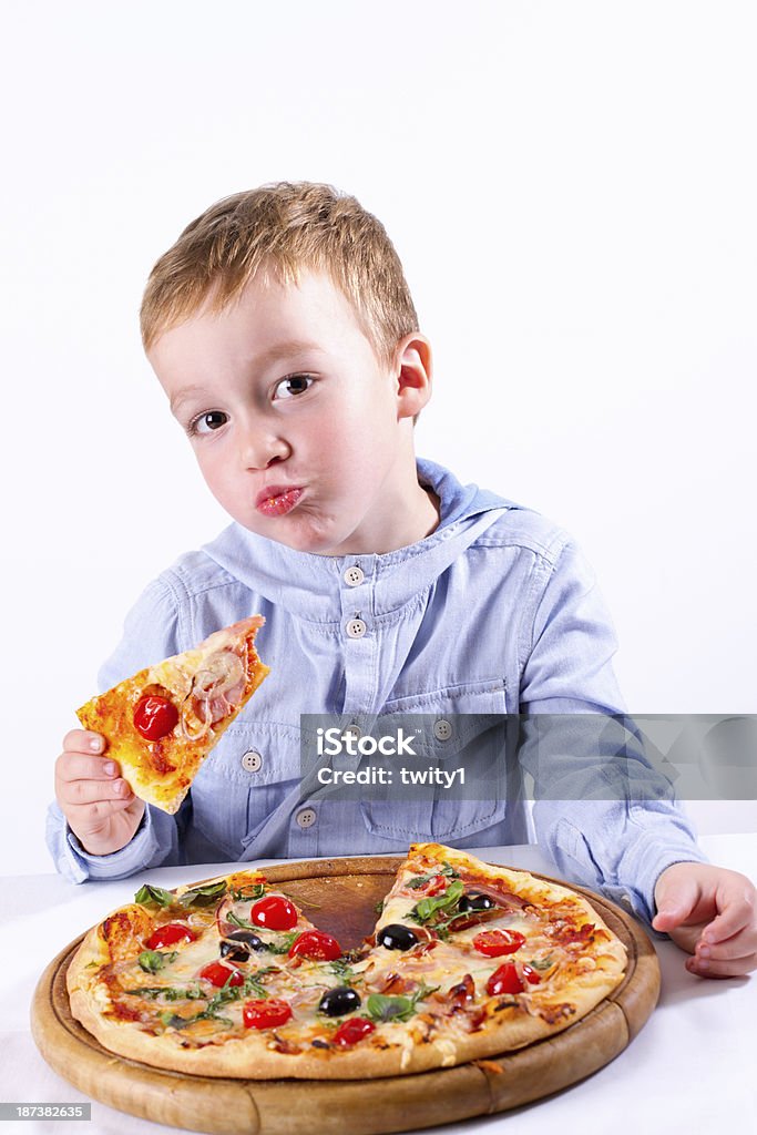 Little boy with pizza - Foto de stock de 4-5 años libre de derechos