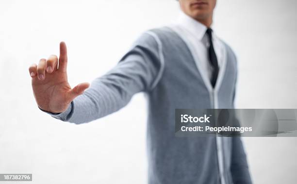 Il Posizionamento Del Prodotto - Fotografie stock e altre immagini di Indicare - Indicare, Sfocato, Abbigliamento elegante