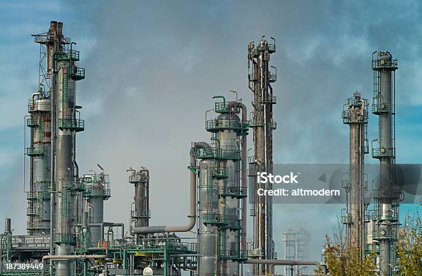 Industria Petrolifera - Fotografie stock e altre immagini di Acciaio - Acciaio, Ambientazione esterna, Benzina