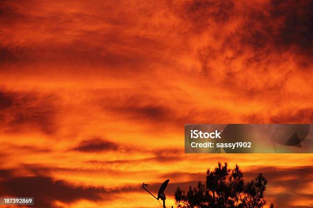 夕暮れのドラマティックな Silhoutte オレンジ - かすみのストックフォトや画像を多数ご用意 - かすみ, アメリカ南西部, アリゾナ州