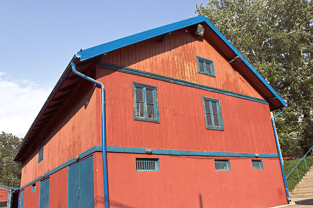 istock Old red wooden house 187405392